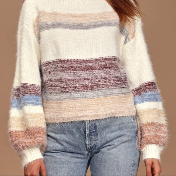 Venus sweater eyelash detail with cream soft oversized sweater!NWOT size medium - Picture 2 of 15